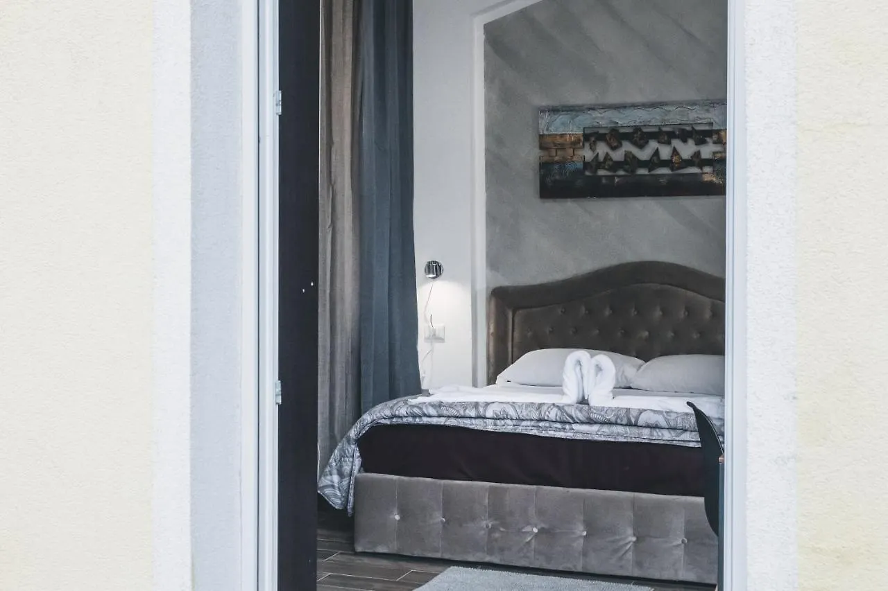 Bulldog Station Apartments With Private Wc, Ac, Tv Mestre 0*,  Włochy