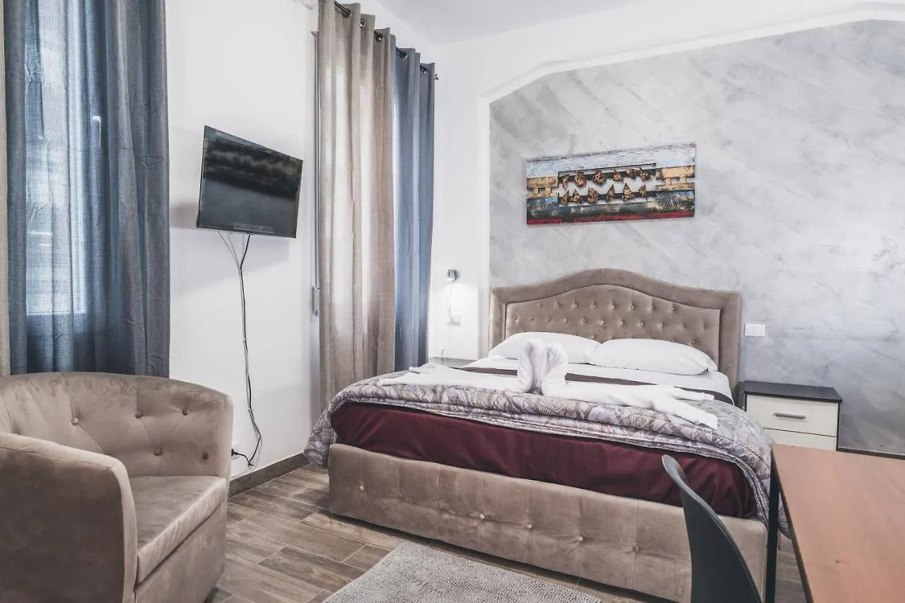 Nocleg ze śniadaniem Bulldog Station Apartments With Private Wc, Ac, Tv Mestre Włochy