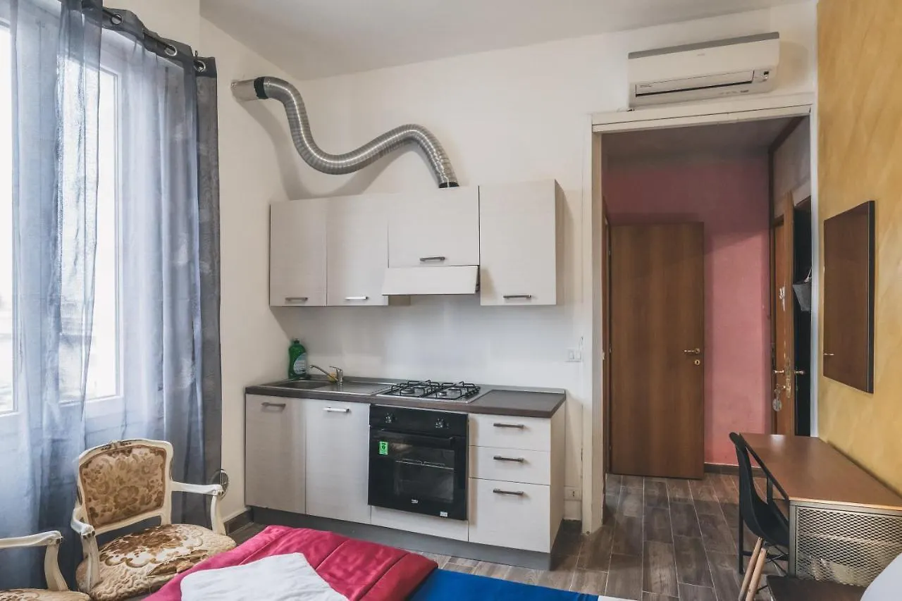 Bulldog Station Apartments With Private Wc, Ac, Tv Mestre 0*,  Włochy