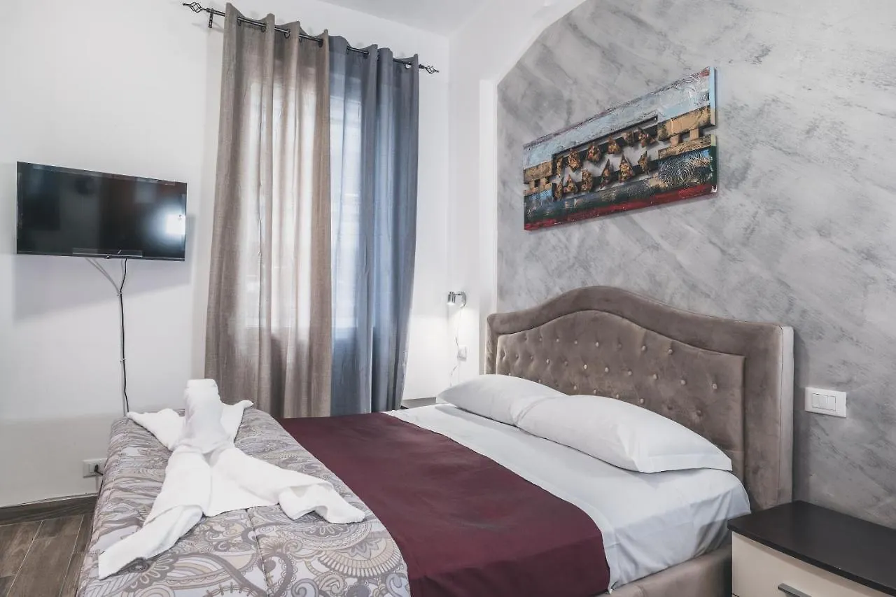 Bulldog Station Apartments With Private Wc, Ac, Tv Mestre Frühstückspension